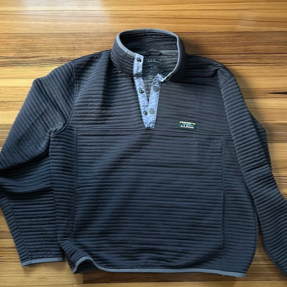 L.L. Bean Navy Sweatshirt with Ribbed Texture and Button-Down Collar - Picture 4 of 4